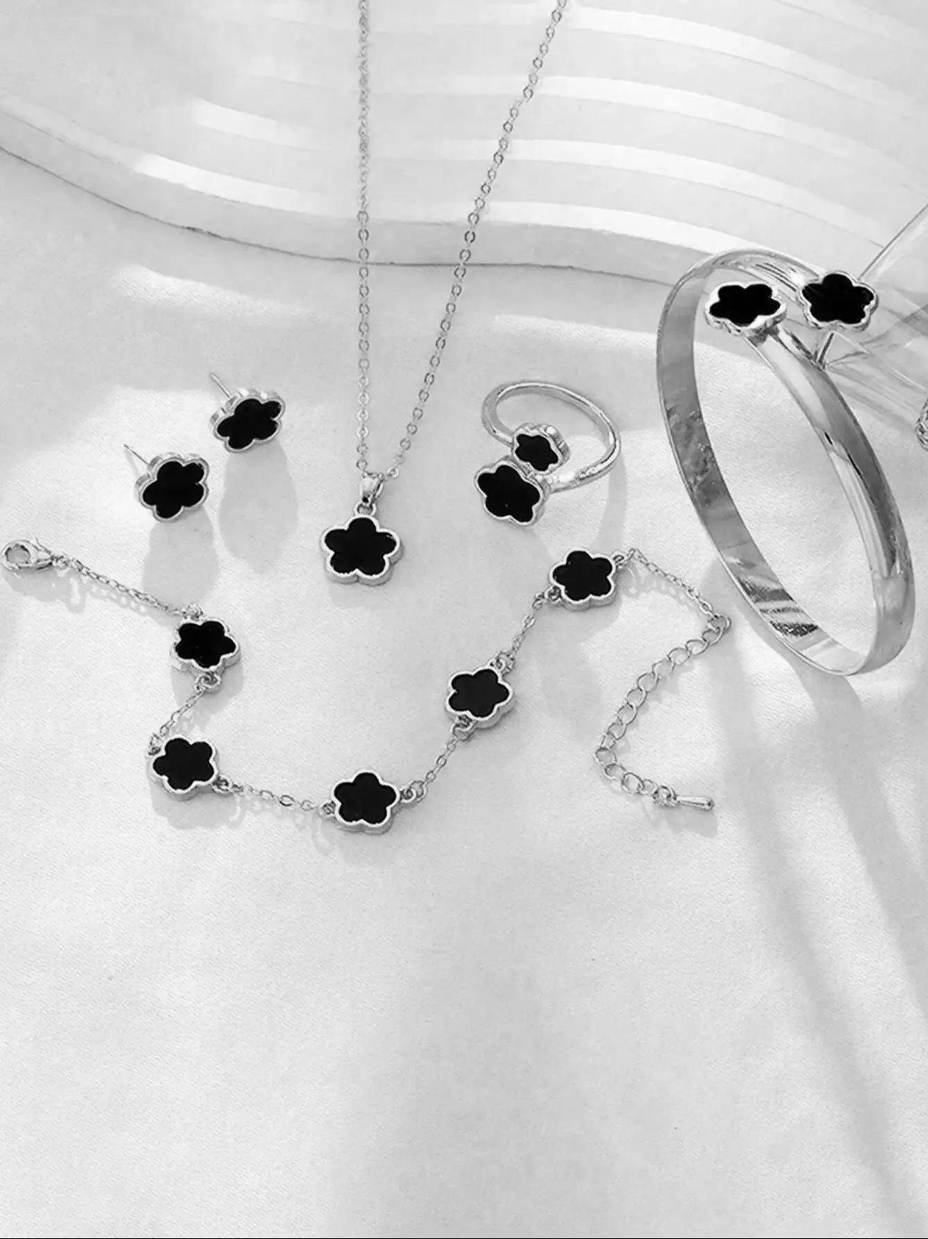 Lucky Blossom 5-Piece Jewelry Set for Women