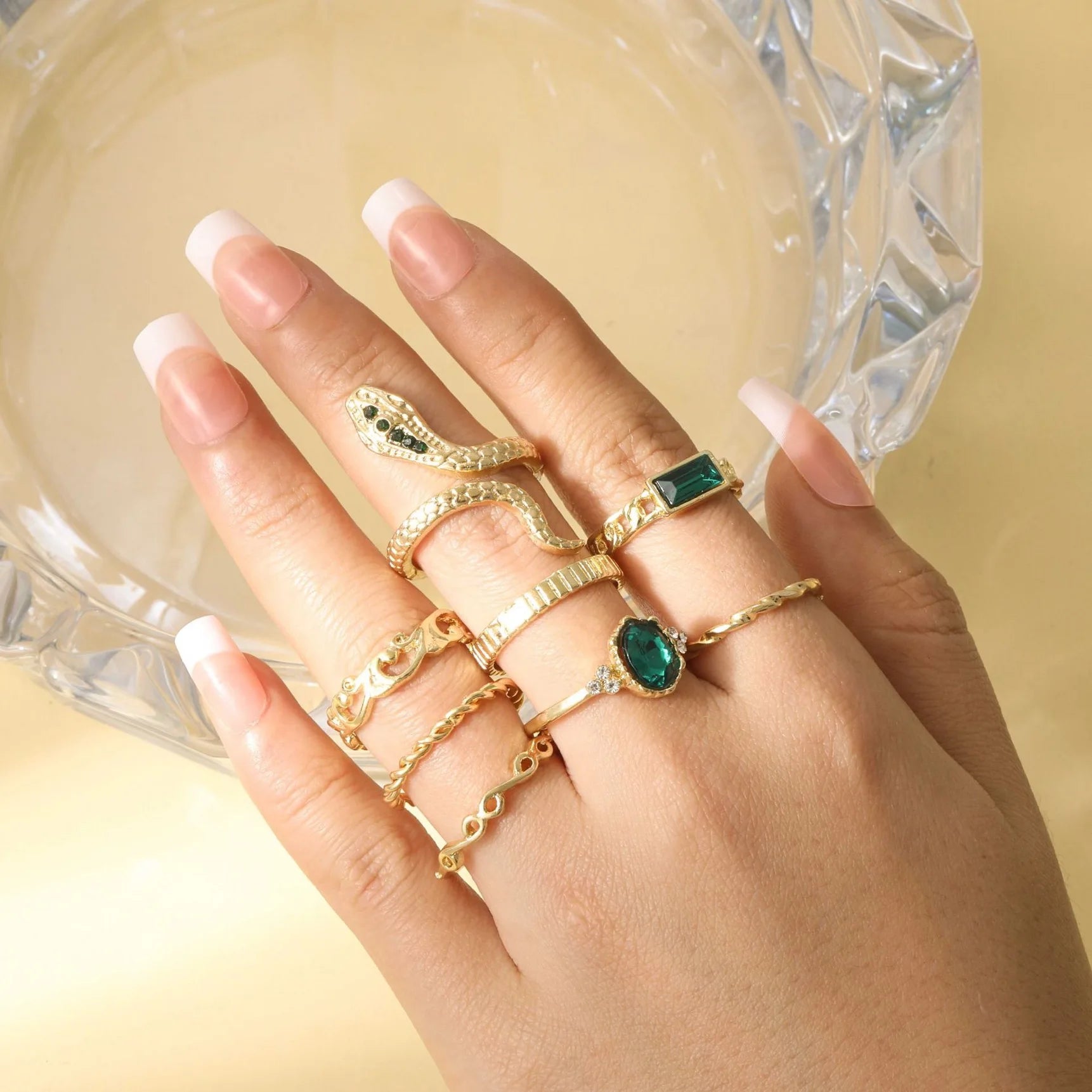 Fashionable 8-Piece Snake Twist Ring Set with Rhinestone Inlay